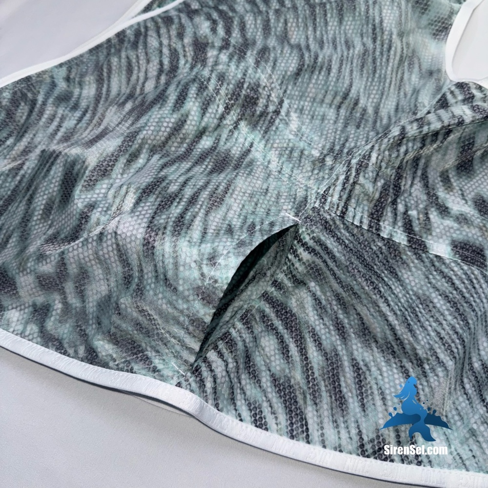 1149 NWT Nike Tech Hyperfuse Hooded Vest - Size M – Light Aqua Grey - Picture 11 of 16